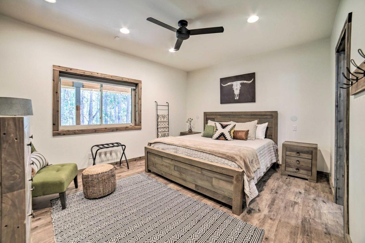 Contemporary Cabin With Game Room And Fire Pit Island Park Extérieur photo